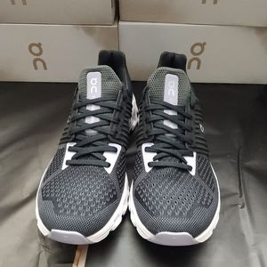 On cloudswift shoes for women size 9.5 sneakers